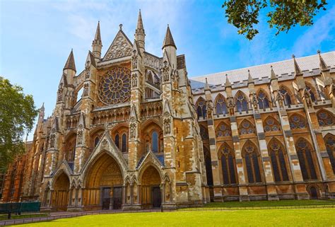 buckingham palace to westminster abbey